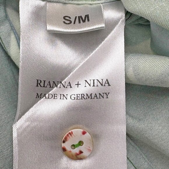 RIANNA + NINA The Carnaval Krokodilos Print Wearable Art Shirt - Picture 4 of 10